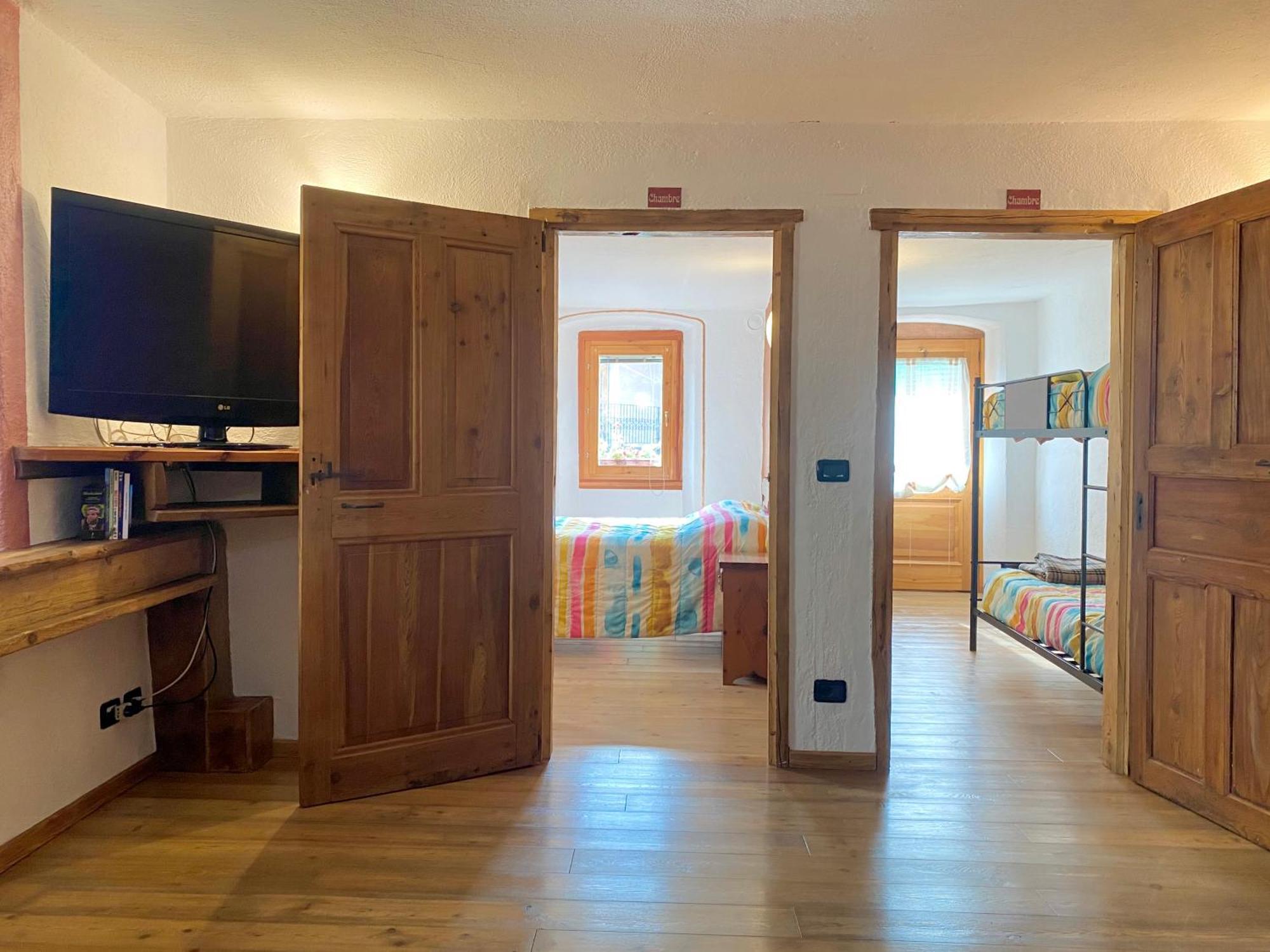 Apartment La Corte Del Meleto - In Stile Valdostano